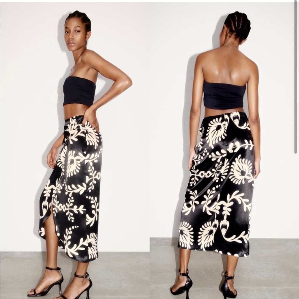 Zara satin midi skirt — Black & white side buckle detail — paisley floral print - Picture 2 of 9